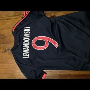 Men’s Medium FC Bayern Munich jersey (lewandowski) Real (bought at the stadium)